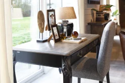 Anano, Masque, A Pied