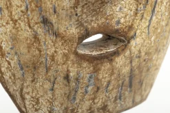 Anano, Masque, A Pied