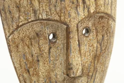 Anano, Masque, A Pied