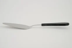 Coline, Serveuse Patissiere