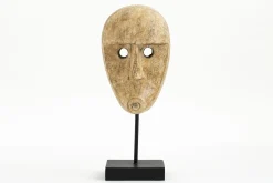 Lilli, Masque, A Pied